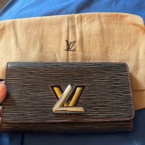 Authentic Louis Vuitton Twist Wallet
